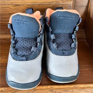 Toddler air Jordan’s size 5c